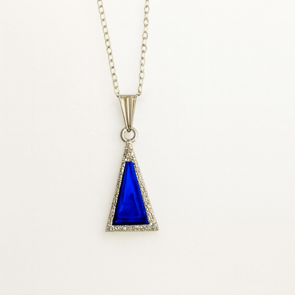 Annisu Elegant Blue Triangle Pendant Necklace
