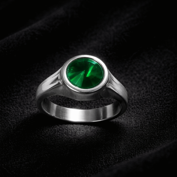Annisu Elegant Silver Ring with Green  Gemstone