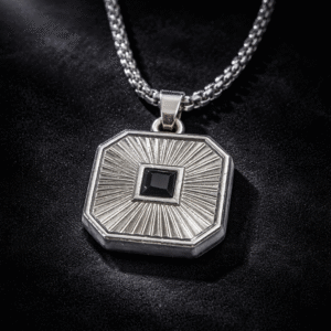 Annisu Midnight Crest Pendant Necklace