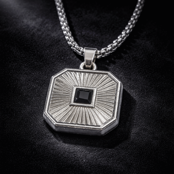 Annisu Midnight Crest Pendant Necklace