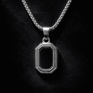 Annisu Royal Black Edge Pendant