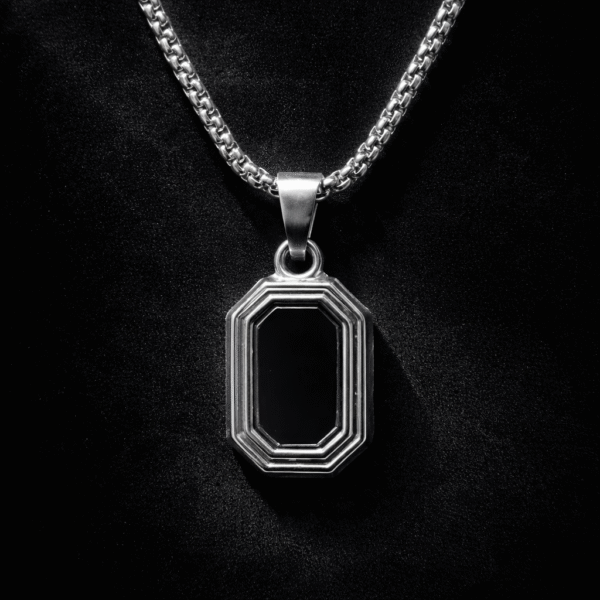 Annisu Royal Black Edge Pendant